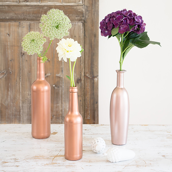 diy-nachhaltigkeit-vasen-selber-machen-aus-alten-flaschen-mit-kupfer-farbe-soulsistermeetsfriends-Beitragsbild