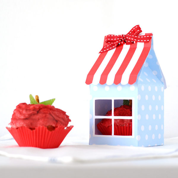 missredfox - 12giftswithlove - 10 - Süßes Geschenk - Apfel Cupcake mit Haus Verpackung